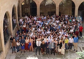 Foto con el grupo de residentes.