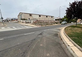 Lugar en el que irán ubicados los nuevos semáforos y el paso de peatones en Aldeatejada.