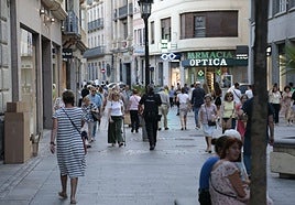 Calle Toro, la más comercial de Salamanca.