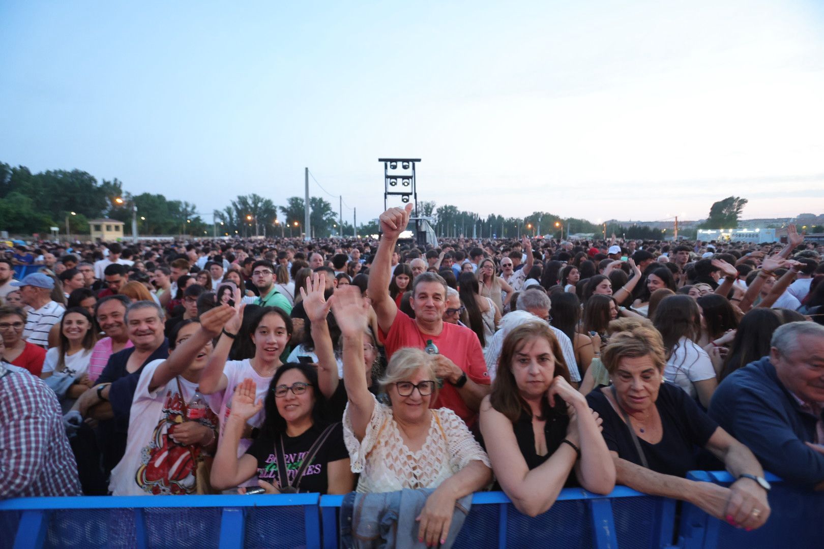 El ambiente de Panorama en Salamanca: colas, chiringuitos a tope y ganas de fiesta