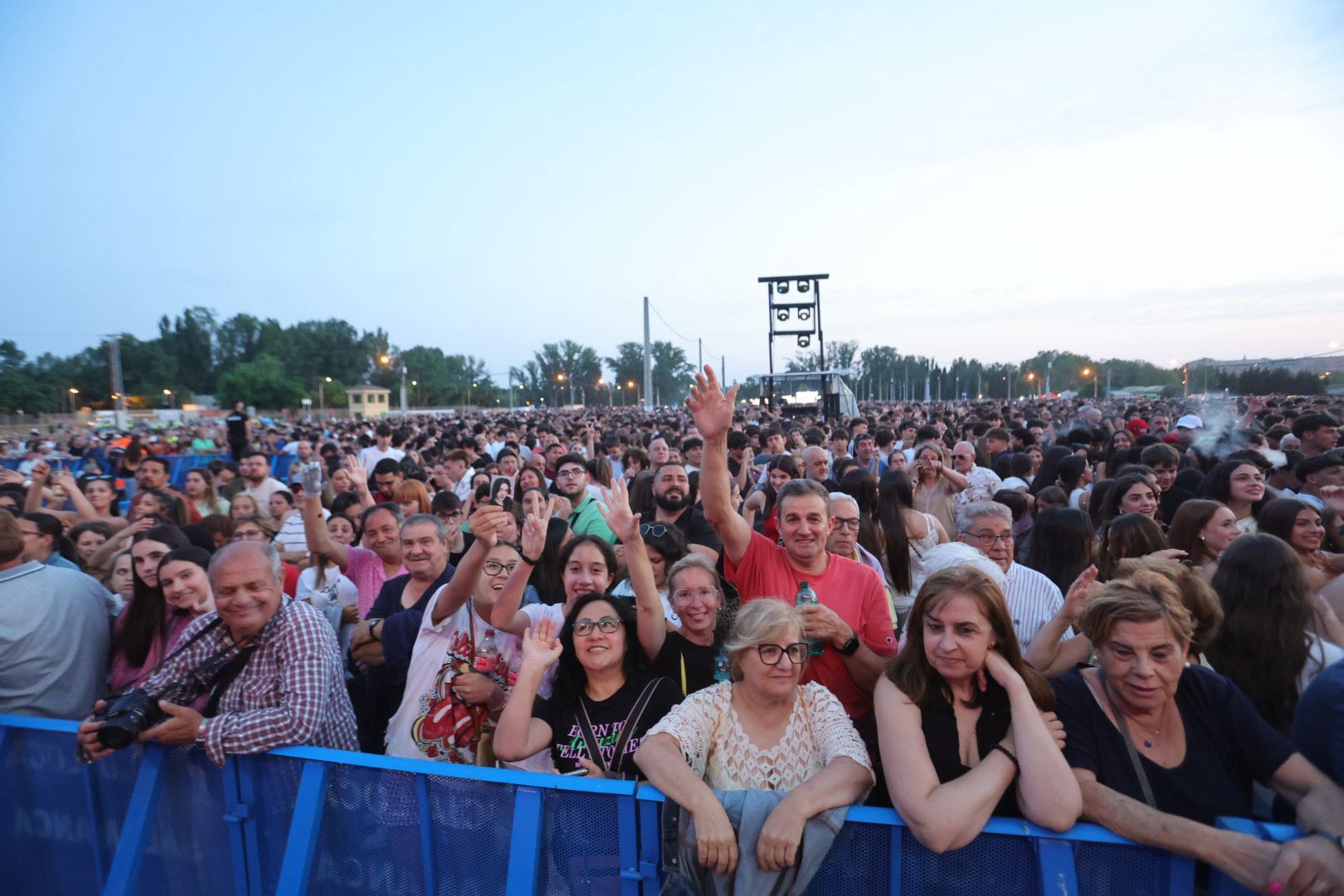 El ambiente de Panorama en Salamanca: colas, chiringuitos a tope y ganas de fiesta