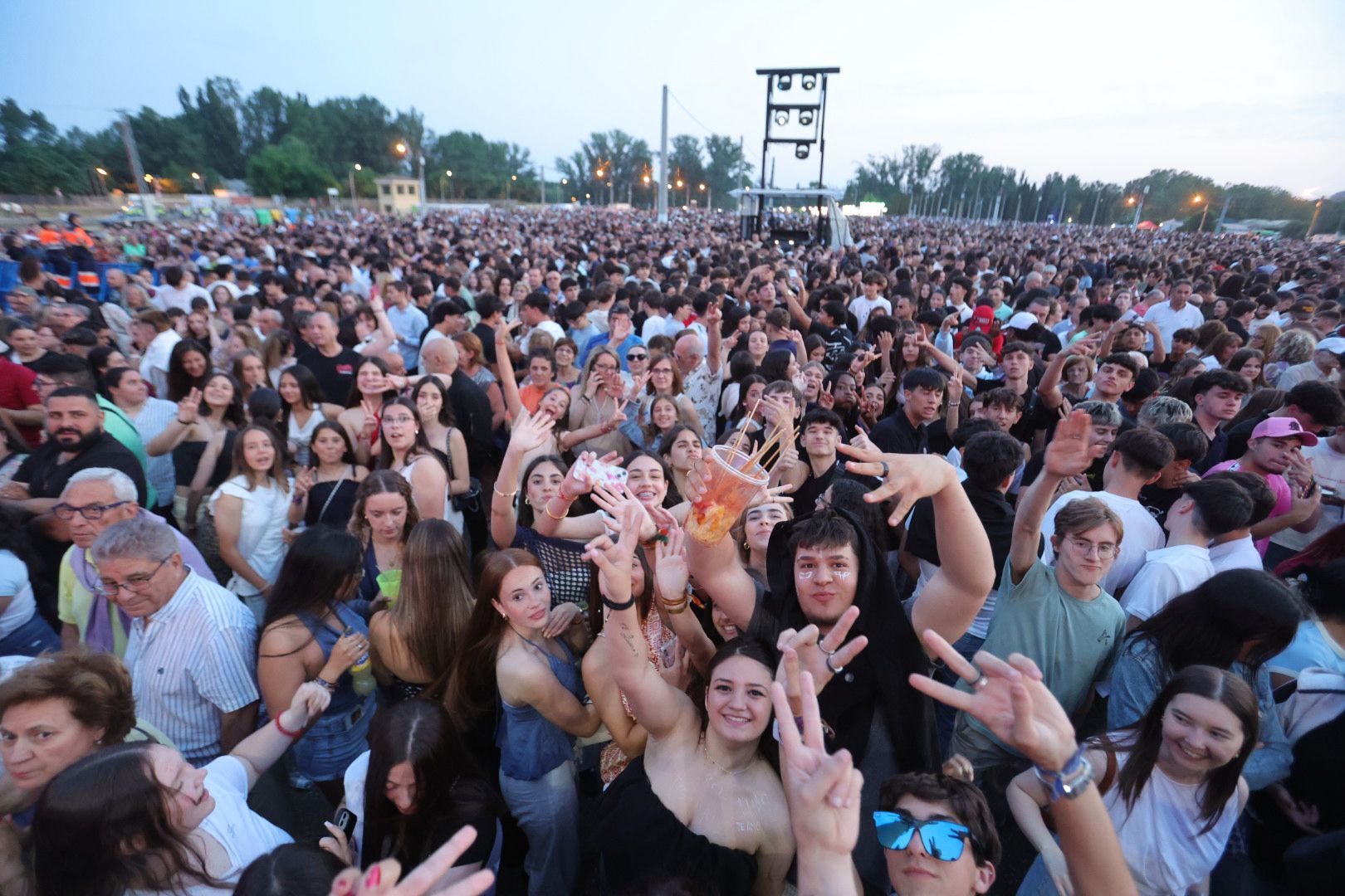 El ambiente de Panorama en Salamanca: colas, chiringuitos a tope y ganas de fiesta