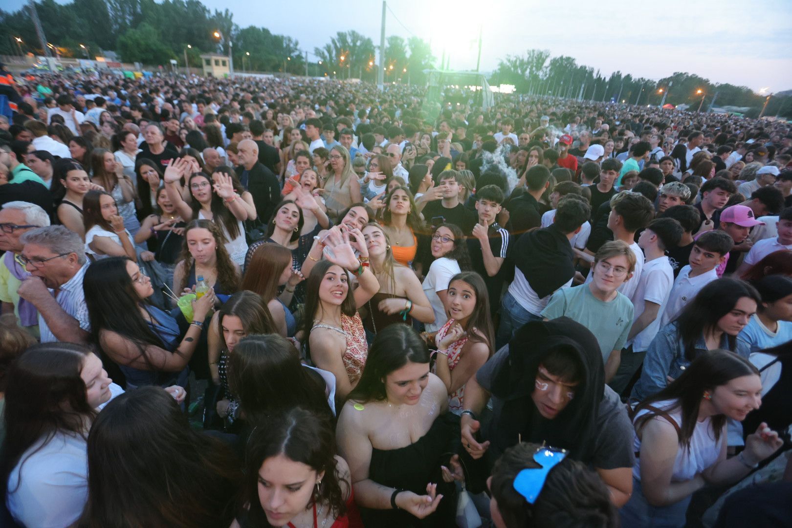 El ambiente de Panorama en Salamanca: colas, chiringuitos a tope y ganas de fiesta