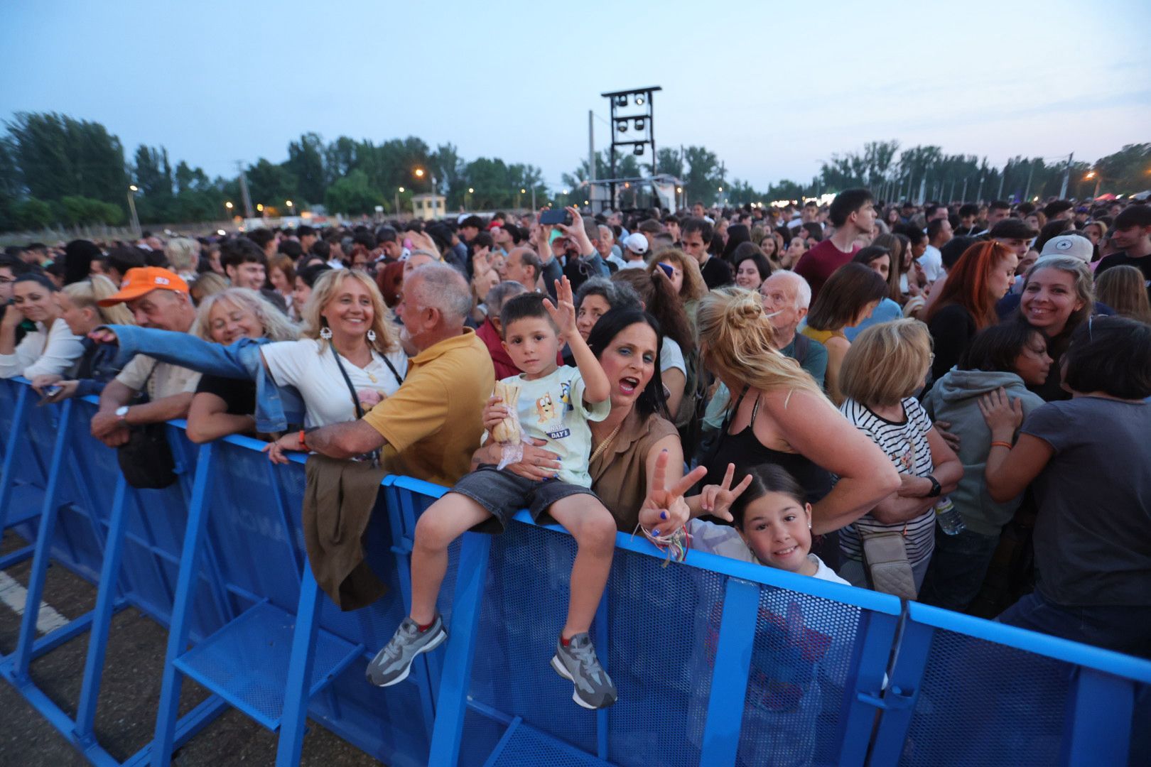 El ambiente de Panorama en Salamanca: colas, chiringuitos a tope y ganas de fiesta