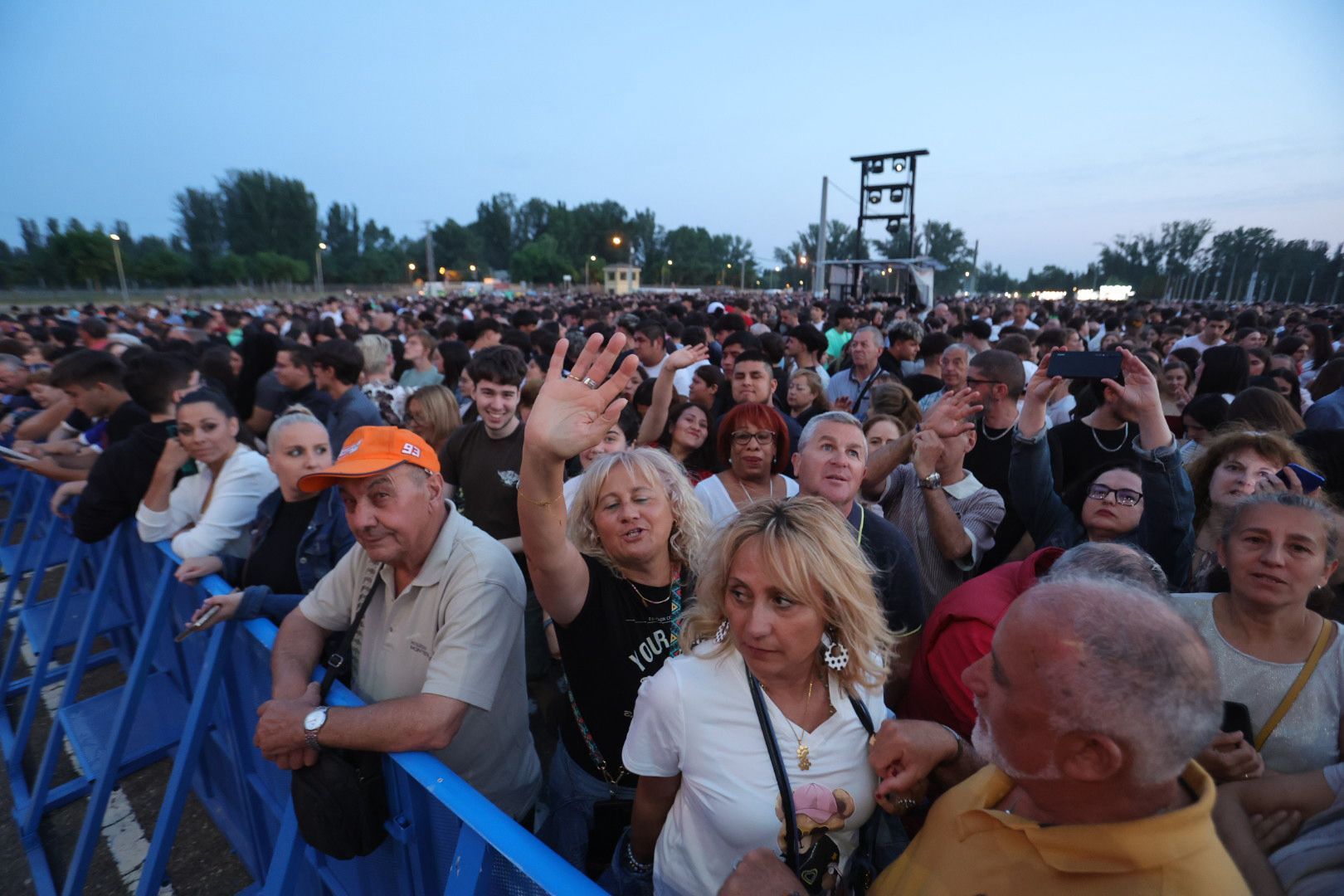 El ambiente de Panorama en Salamanca: colas, chiringuitos a tope y ganas de fiesta