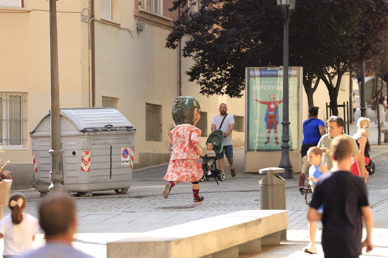 Gigantes y Cabezudos toman las calles del centro de Salamanca