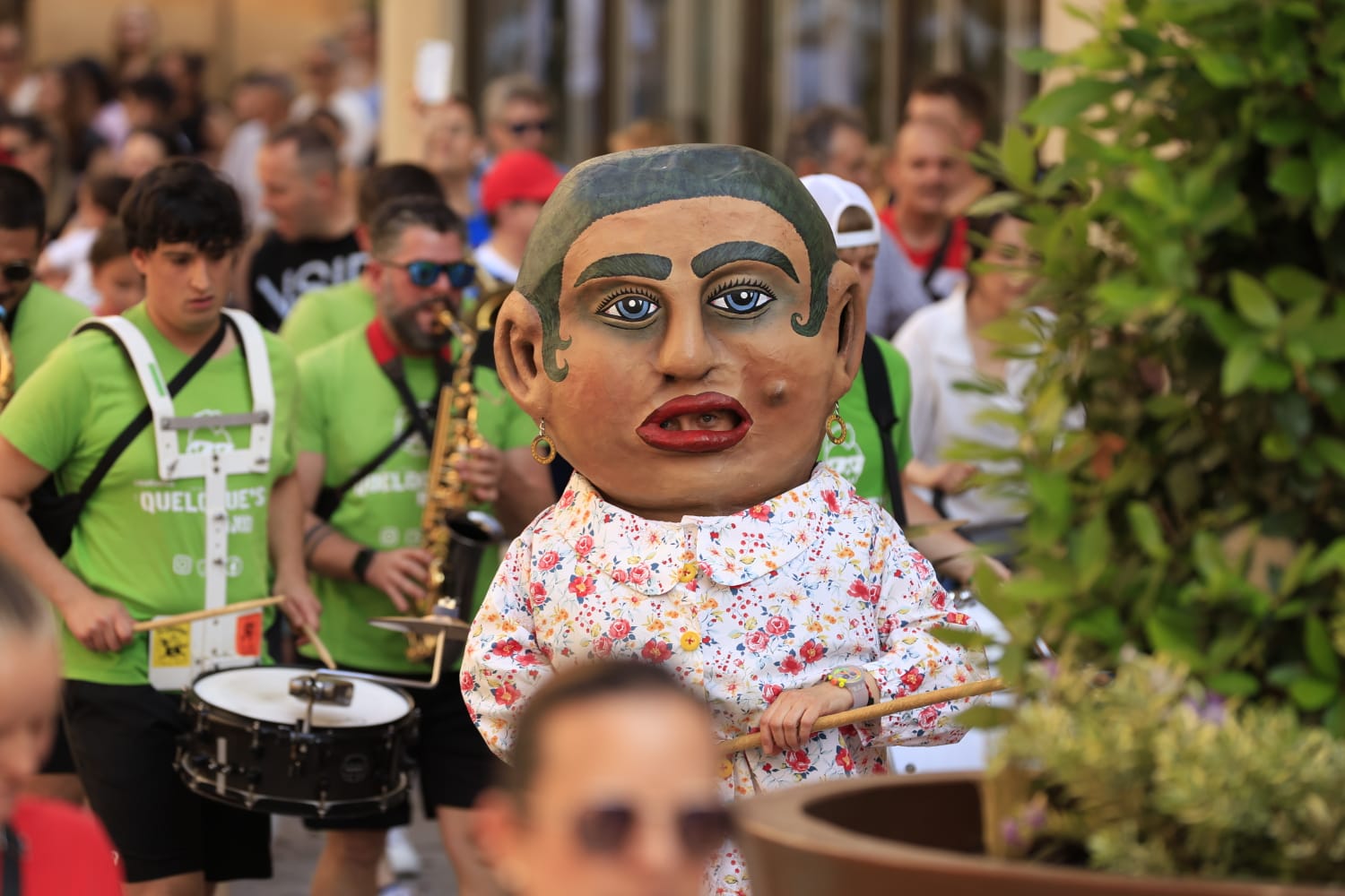 Gigantes y Cabezudos toman las calles del centro de Salamanca