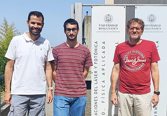 De izquierda a derecha: Carlos Hernández-García, Rodrigo Martín-Hernández y Luis Plaja, del Grupo ALF y de la Unidad de Excelencia LUMES (USAL).