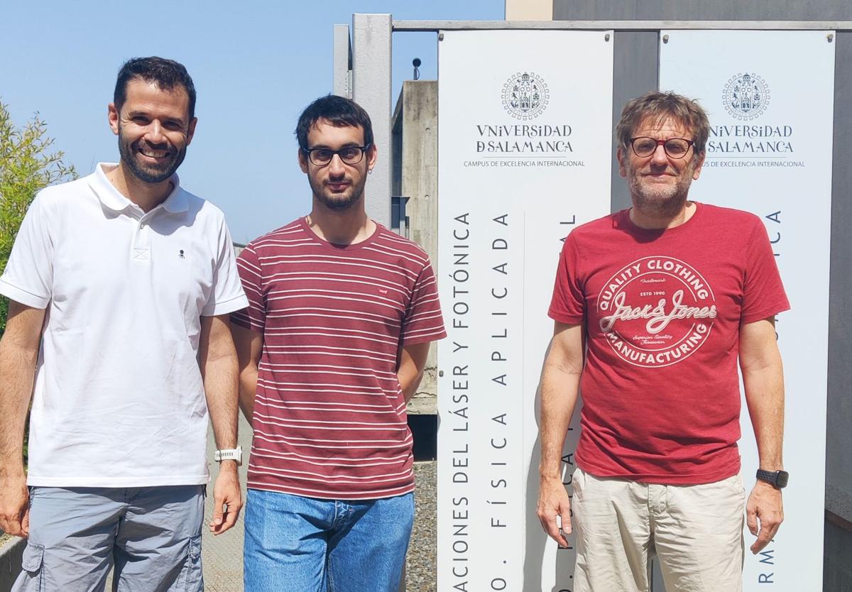 De izquierda a derecha: Carlos Hernández-García, Rodrigo Martín-Hernández y Luis Plaja, del Grupo ALF y de la Unidad de Excelencia LUMES (USAL).
