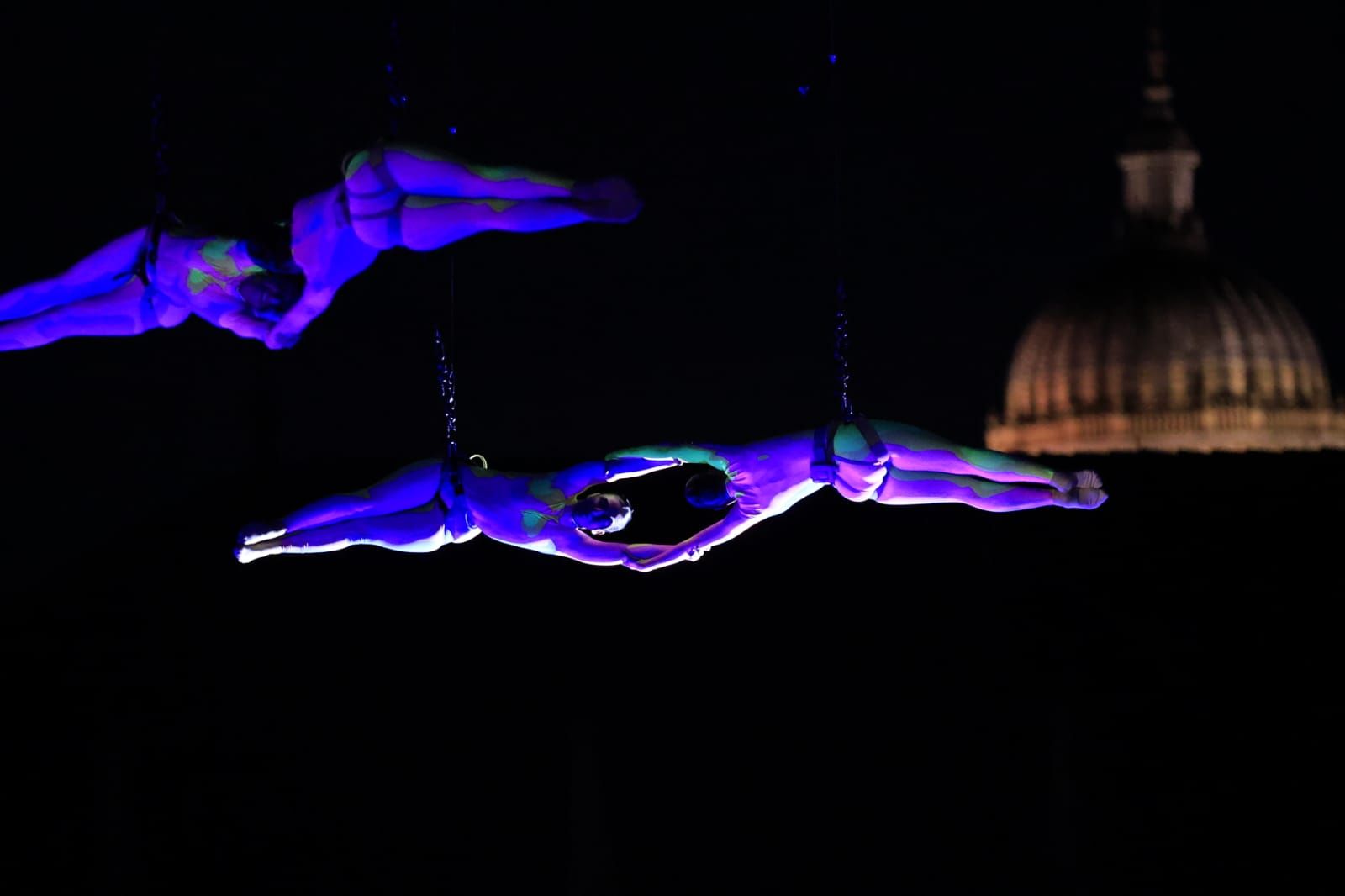 Un fascinante ballet flotante sobre la Plaza Mayor de Salamanca asombra a miles de asistentes