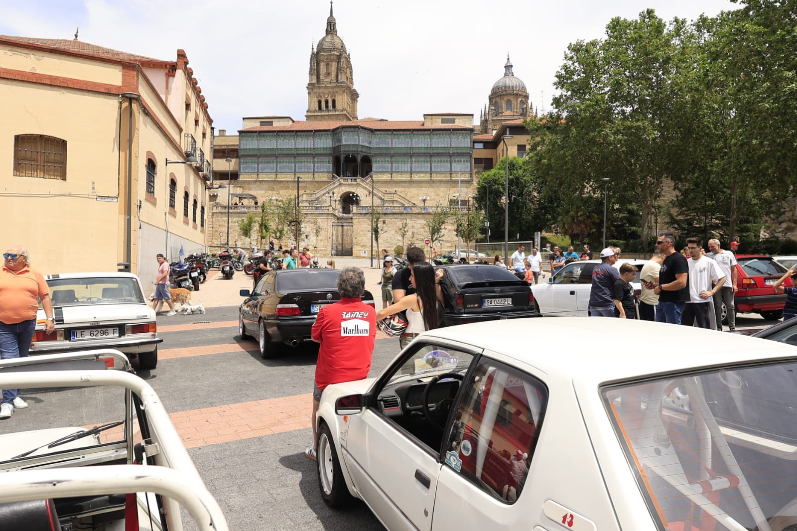 Los coches clásicos no fallan a su cita en las Fiestas de San Juan de Sahagún