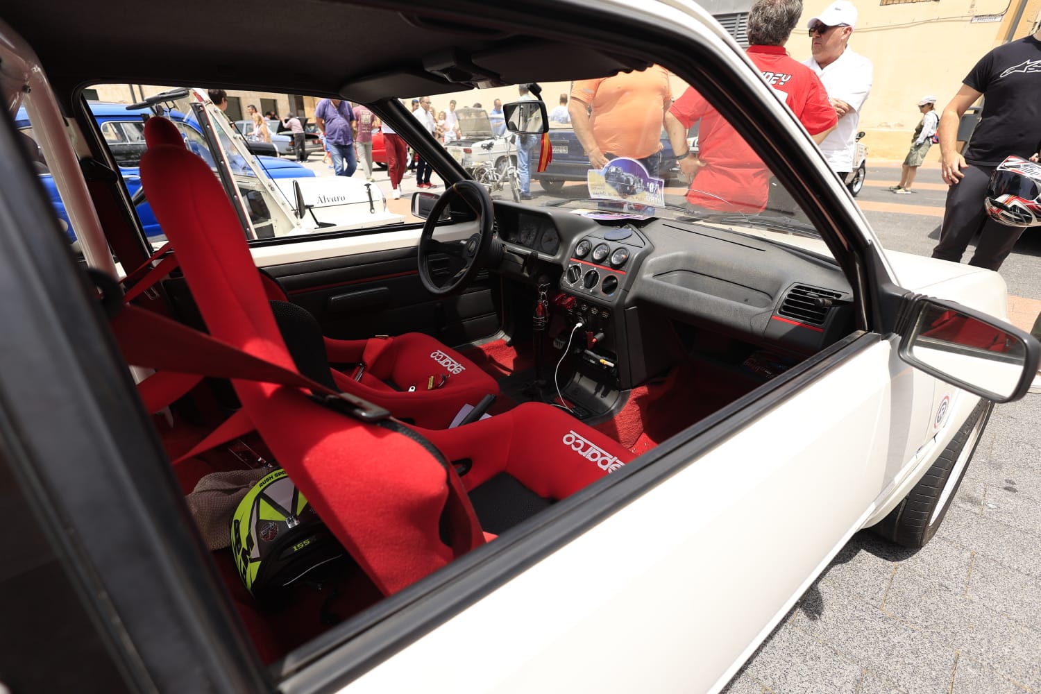 Los coches clásicos no fallan a su cita en las Fiestas de San Juan de Sahagún