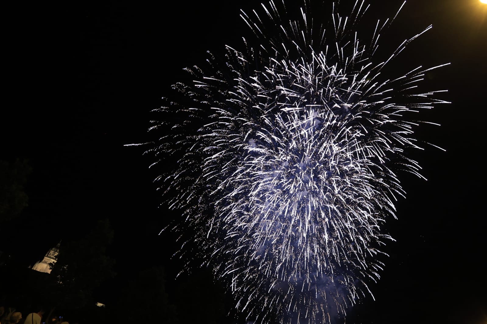 Un estallido de fuegos artificiales cierra San Juan de Sahagún en una noche mágica en Salamanca