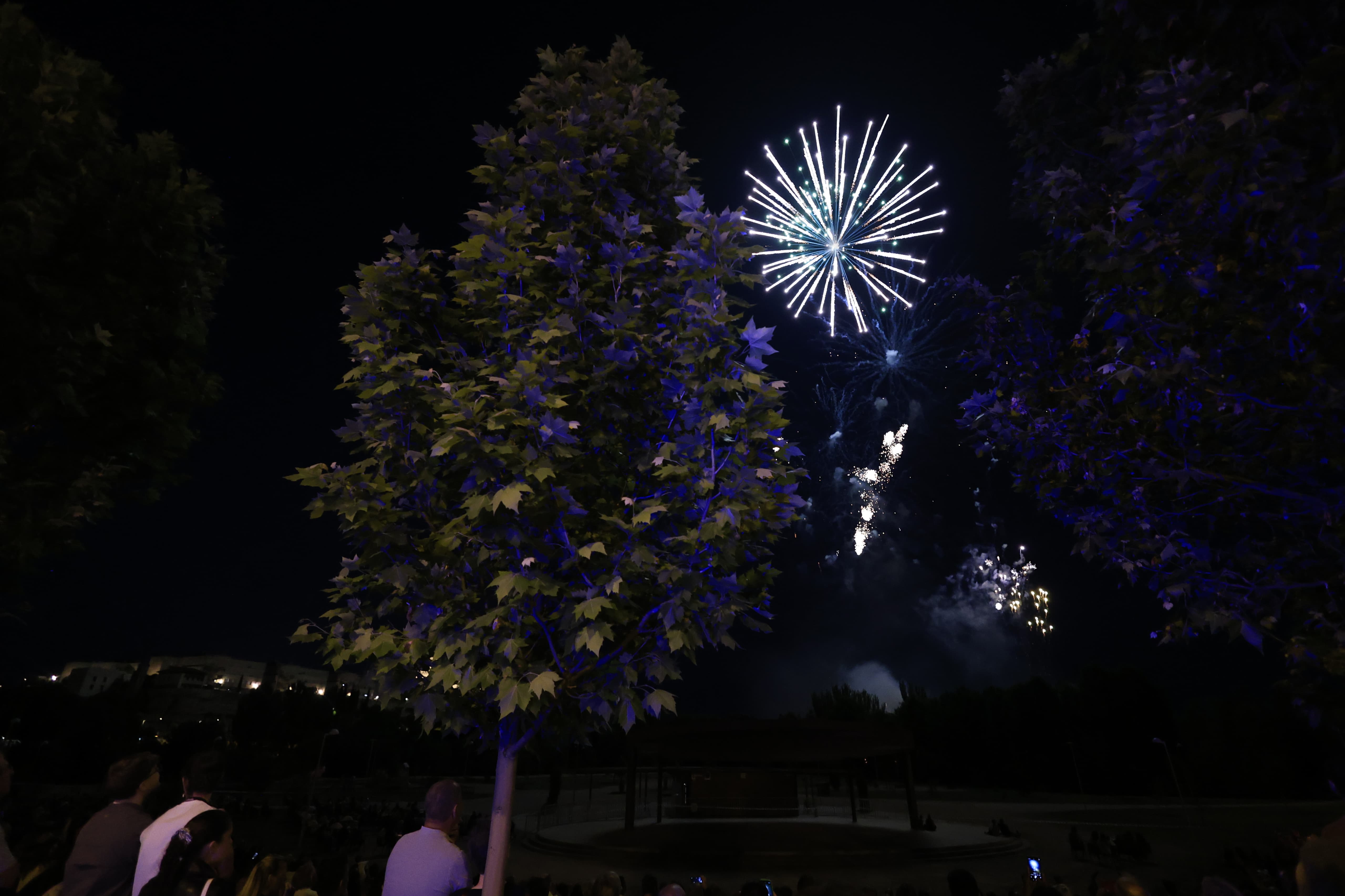 Un estallido de fuegos artificiales cierra San Juan de Sahagún en una noche mágica en Salamanca
