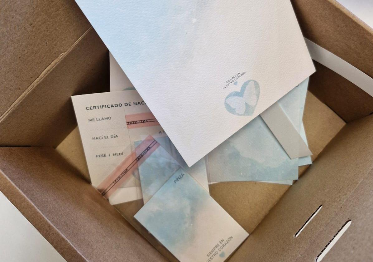 Caja de duelo que se entrega en los hospitales de Castilla y León.