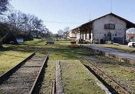 Antiguo trazado y estación del tren Ruta de la Plata.