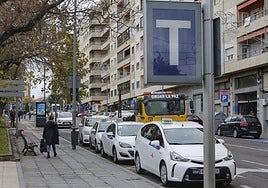 Para de taxis en la capital salmantina en una imagen de archivo.