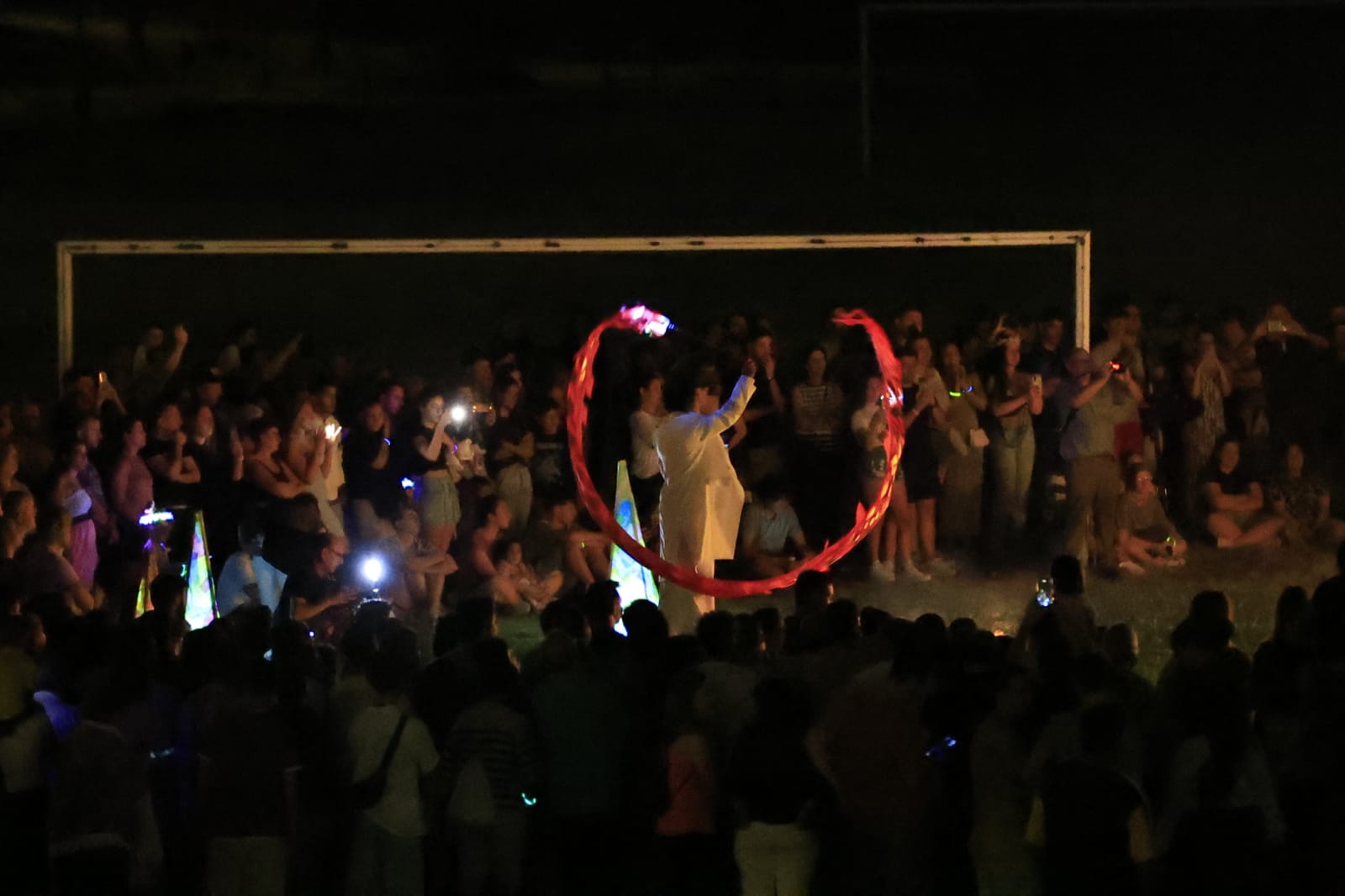 Los barcos de fuego iluminan la segunda jornada del Fácyl en Salamanca
