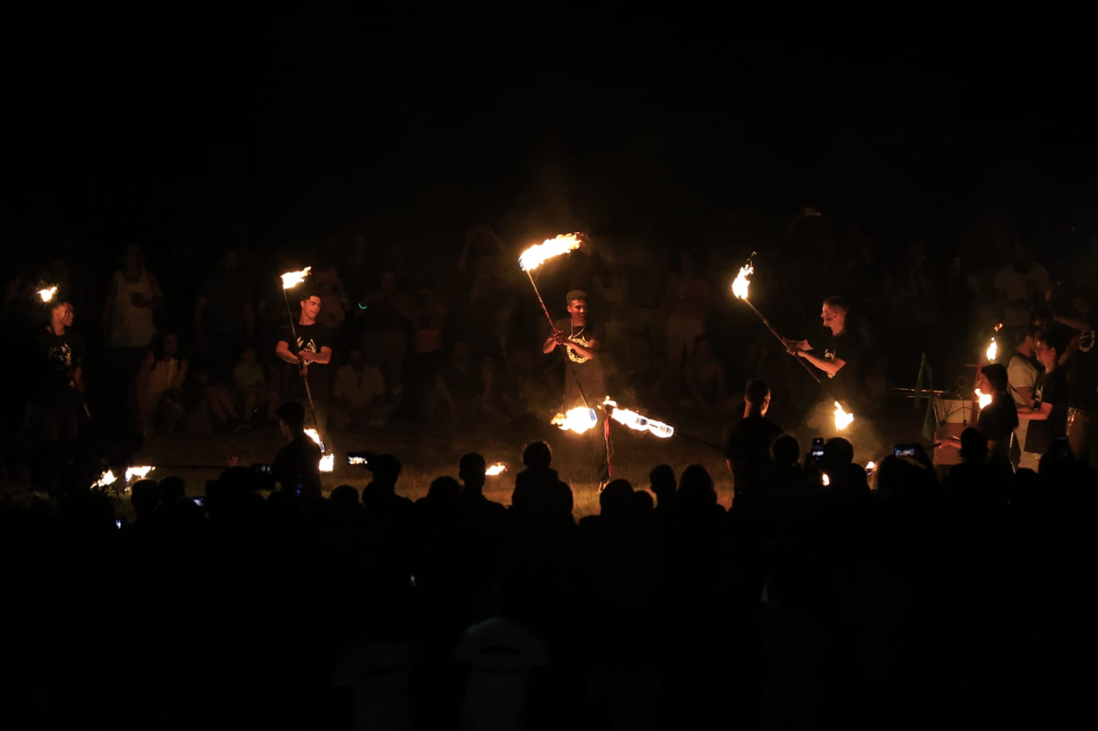 Los barcos de fuego iluminan la segunda jornada del Fácyl en Salamanca
