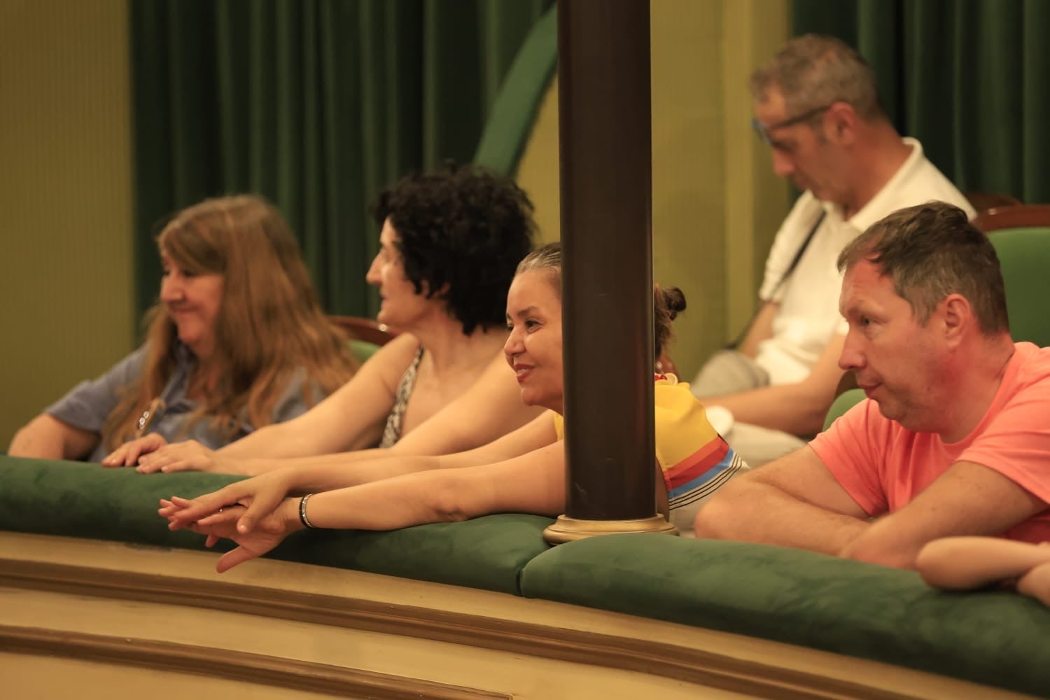 Ítaca revoluciona la Plaza Mayor en una nueva jornada del XX Fácyl en Salamanca con música, teatro, humor y espectáculos
