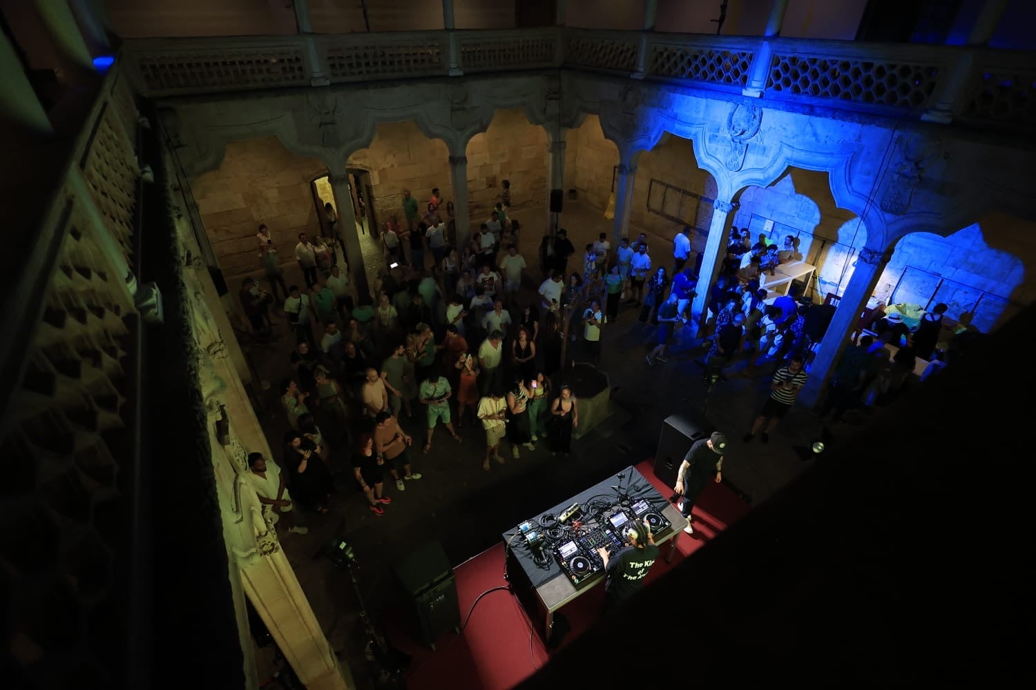 Ítaca revoluciona la Plaza Mayor en una nueva jornada del XX Fácyl en Salamanca con música, teatro, humor y espectáculos