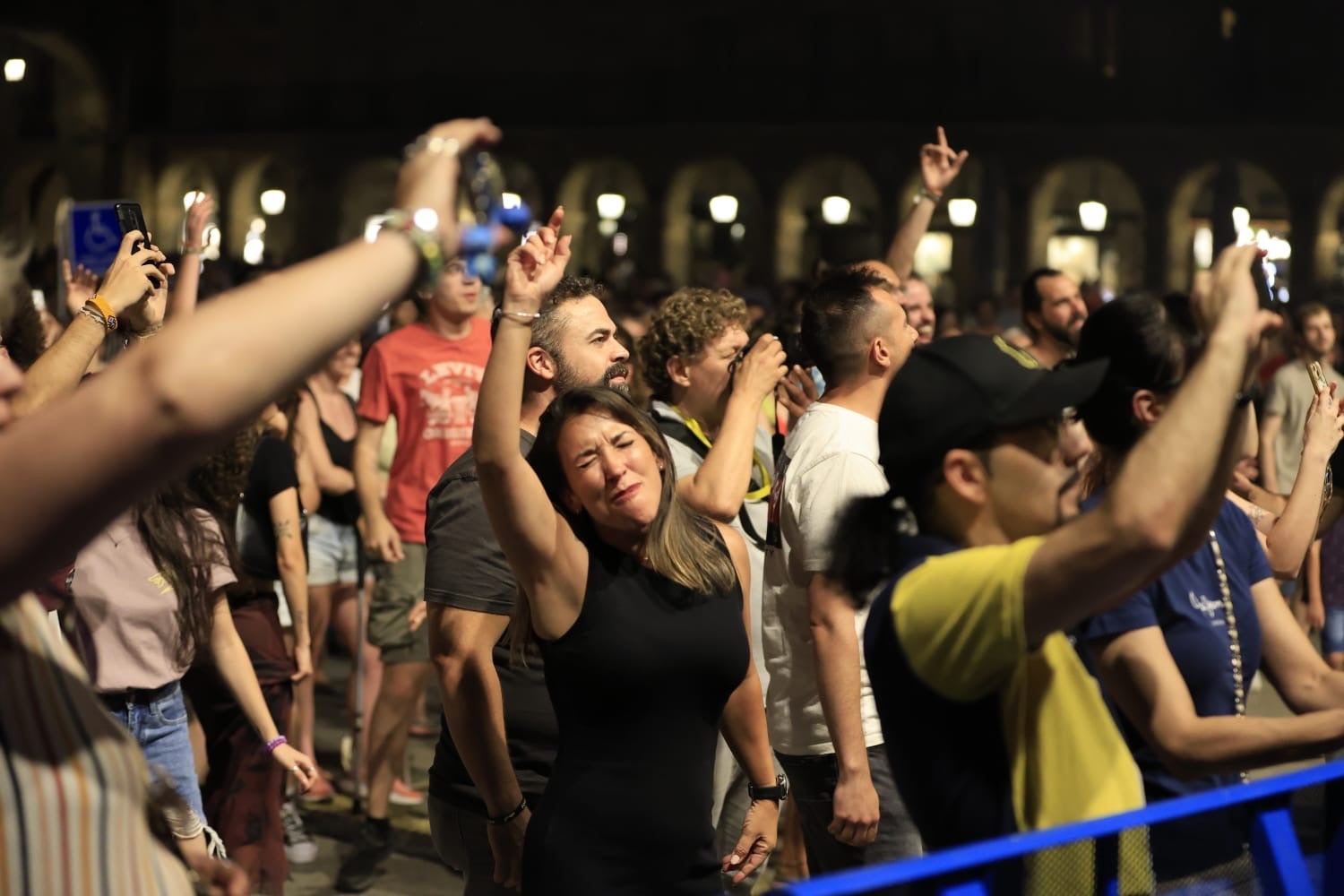 Ítaca revoluciona la Plaza Mayor en una nueva jornada del XX Fácyl en Salamanca con música, teatro, humor y espectáculos