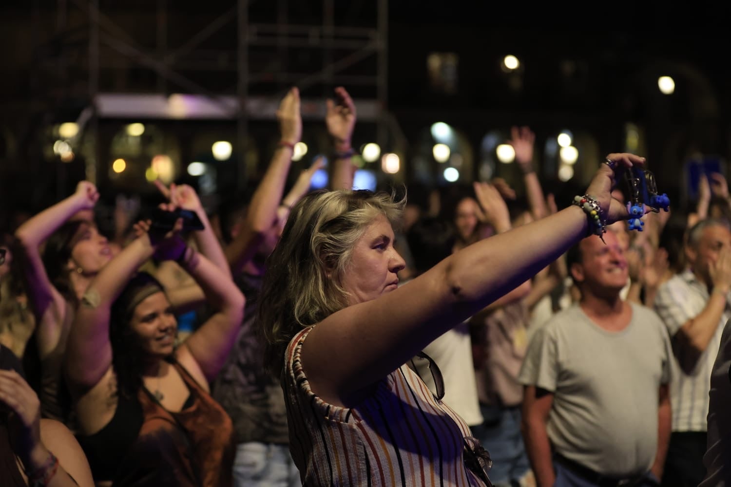 Ítaca revoluciona la Plaza Mayor en una nueva jornada del XX Fácyl en Salamanca con música, teatro, humor y espectáculos