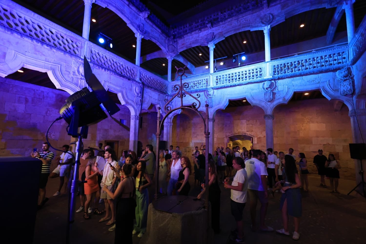 Ítaca revoluciona la Plaza Mayor en una nueva jornada del XX Fácyl en Salamanca con música, teatro, humor y espectáculos