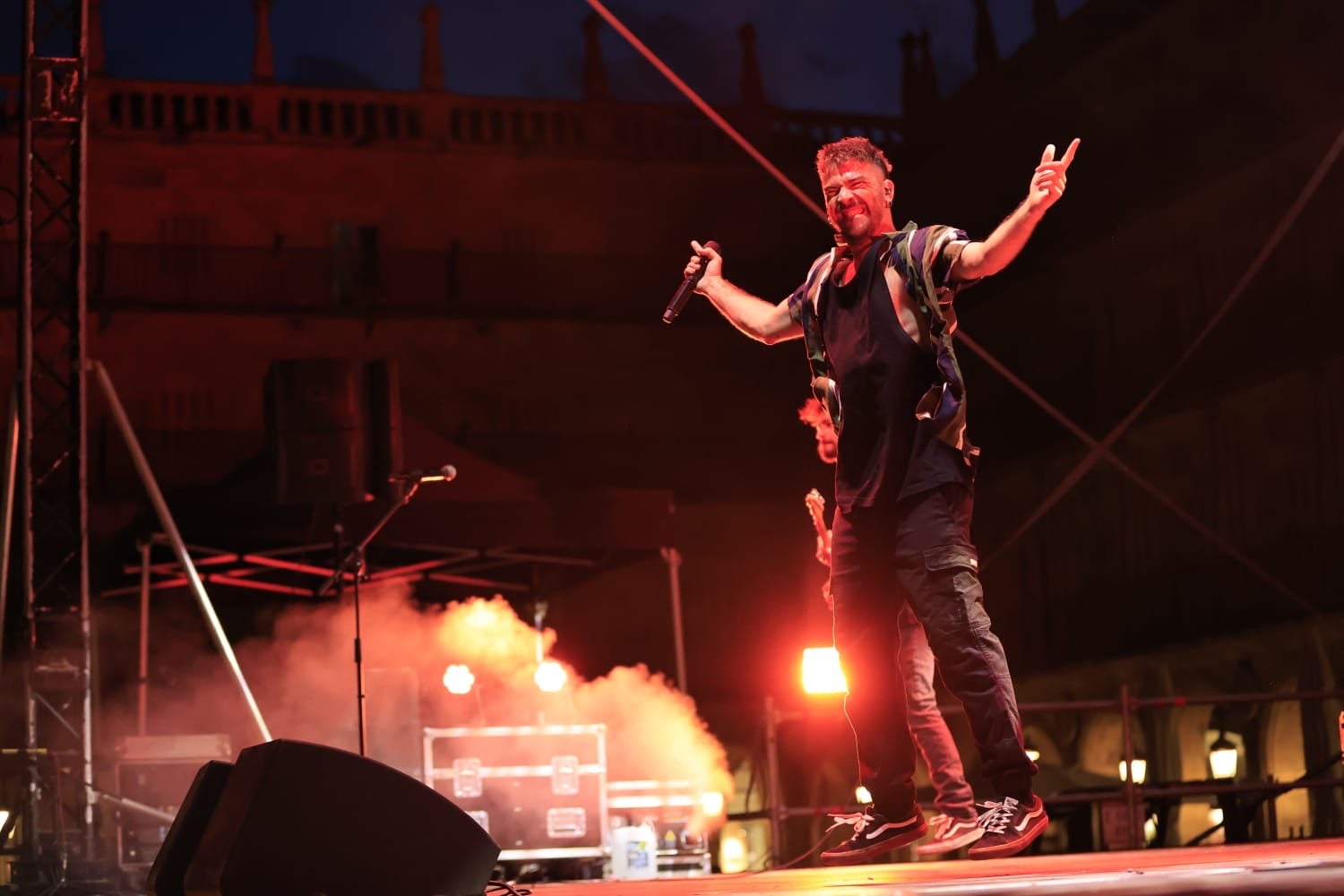 Ítaca revoluciona la Plaza Mayor en una nueva jornada del XX Fácyl en Salamanca con música, teatro, humor y espectáculos