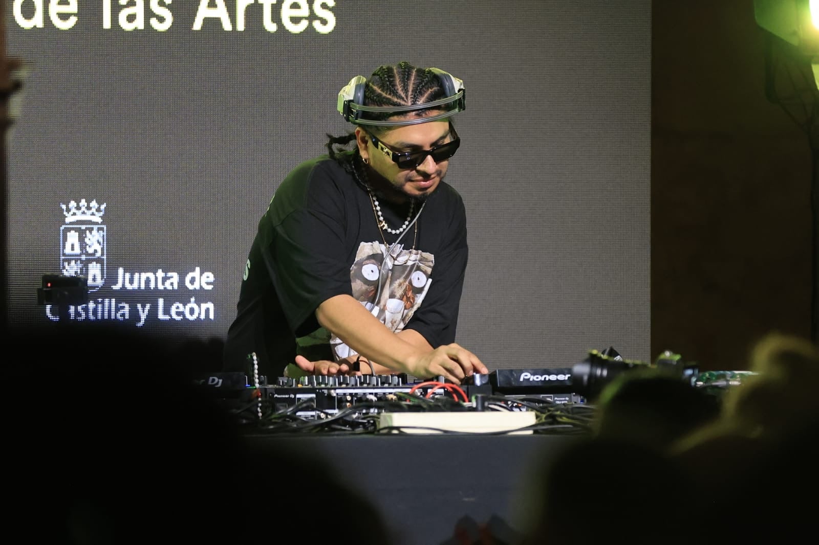 Ítaca revoluciona la Plaza Mayor en una nueva jornada del XX Fácyl en Salamanca con música, teatro, humor y espectáculos