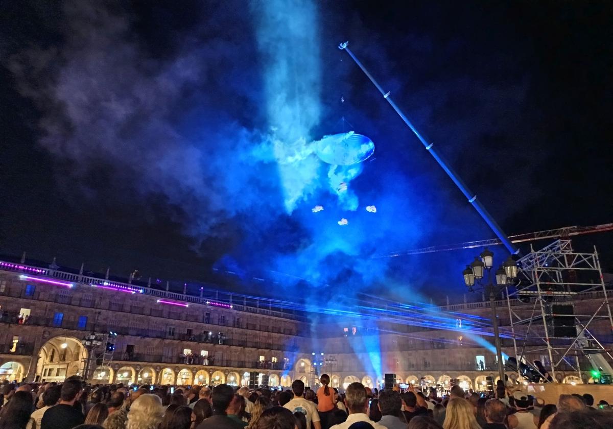 La gran grúa utilizada para sostener el trapecio de 'Nexus'.