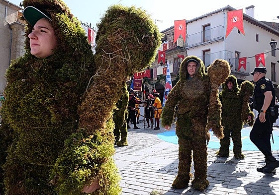 Celebración del Corpus Christi en Béjar con la presencia de los Hombres de musgo.