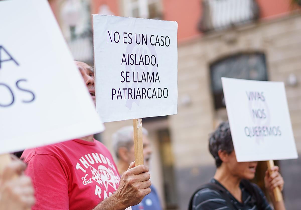 Concentración de condena por el asesinato por violencia machista de una mujer