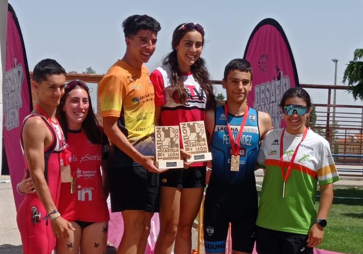 Pablo Herrero, en el centro, en el podio del Regional.