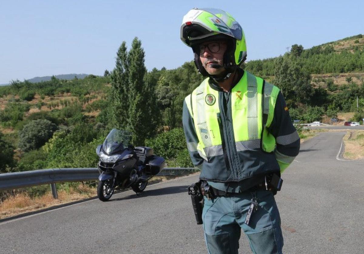 La Guardia Civil empieza a usar motos camufladas en las carreteras de la sierra para vigilar infracciones