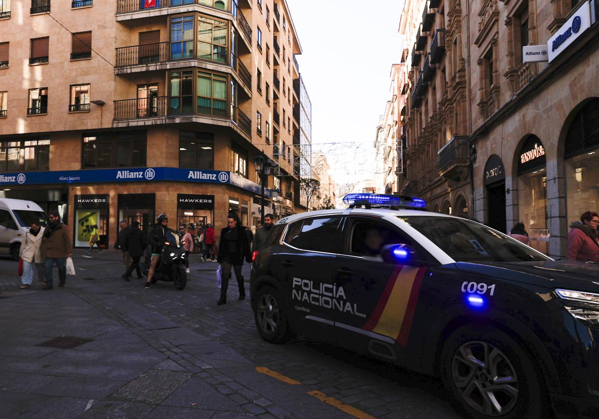 Policía Nacional en la calle Toro