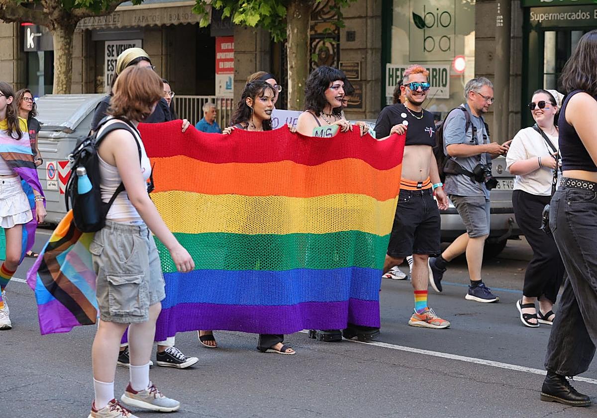 Salamanca marcha por los derechos LGTB+ en una manifestación cargada de reivindicación