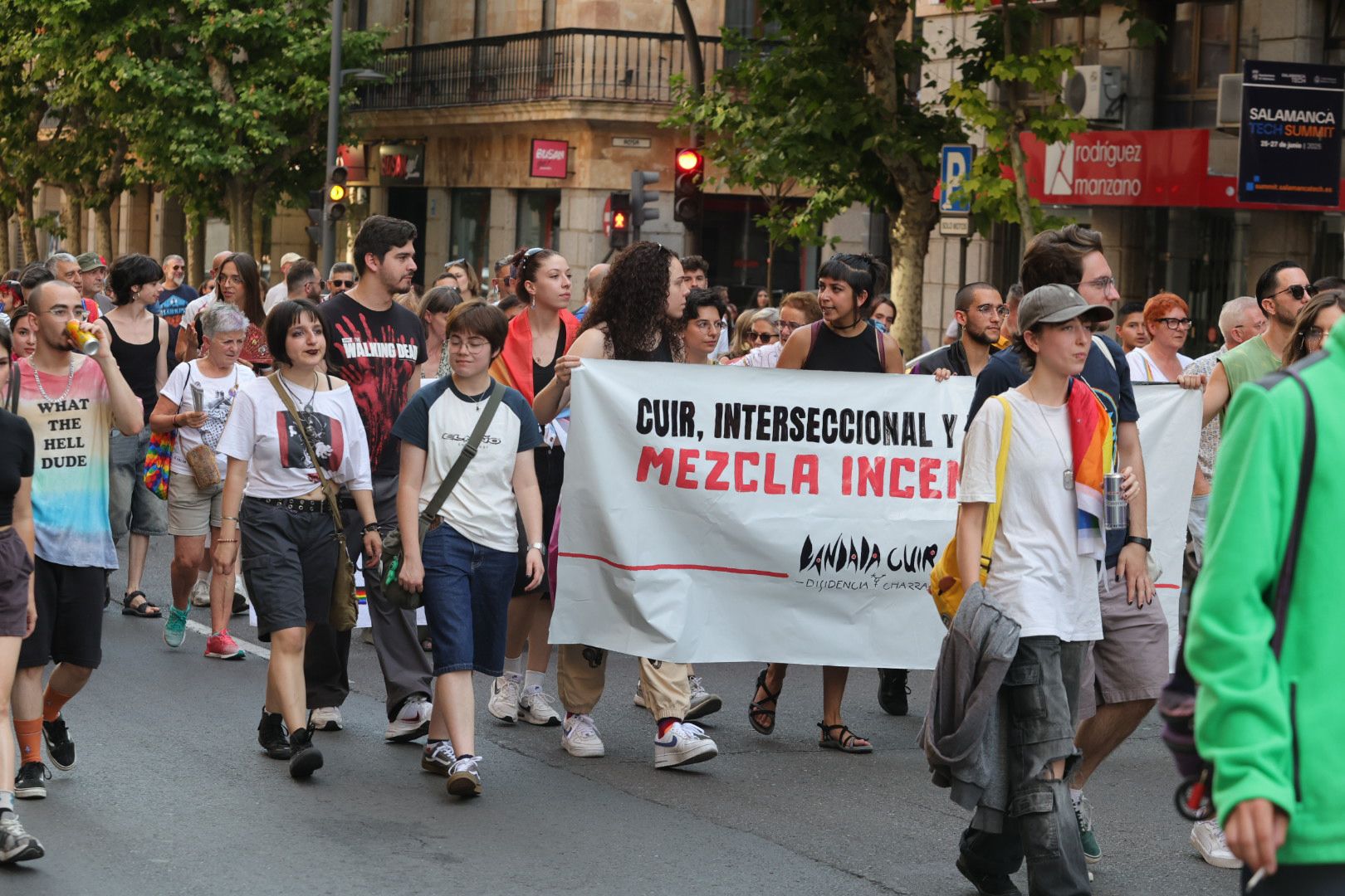 Salamanca marcha por los derechos LGTB+ en una manifestación cargada de reivindicación