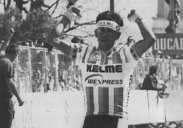 Néstor Mora gana en Guijuelo en la anterior llegada a la villa chacinera de la Vuelta a España, allá por el año 1990.