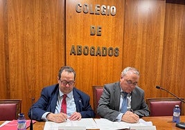 Firma del acuerdo entre la Cámara de Comercio y el Colegio de la Abogacía de Salamanca.