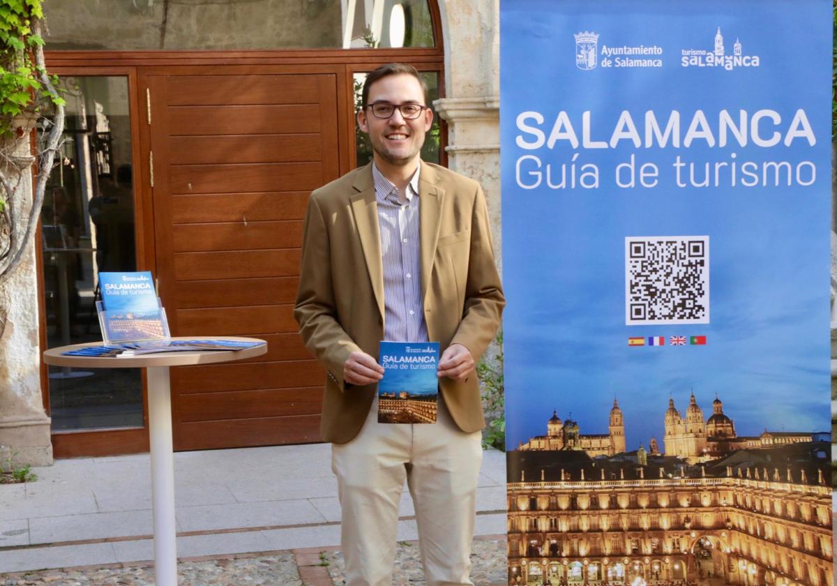 Ángel Fernández Silva presentó la nueva Guía de Recursos Turísticos de Salamanca.