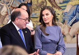 El Presidente Nacional de la Asociación Proyecto Hombre y Proyecto Hombre Salamanca, Manuel Muiños junto a Su Majestad la Reina Letizia