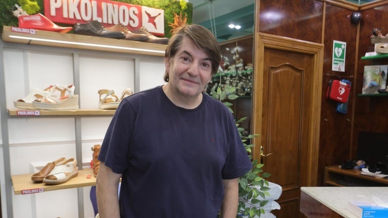 Javier Martín, tercera generación de la zapatería Club Verde.