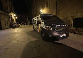 Detenido por llevarse un coche sin permiso y estamparse con dos vehículos aparcados