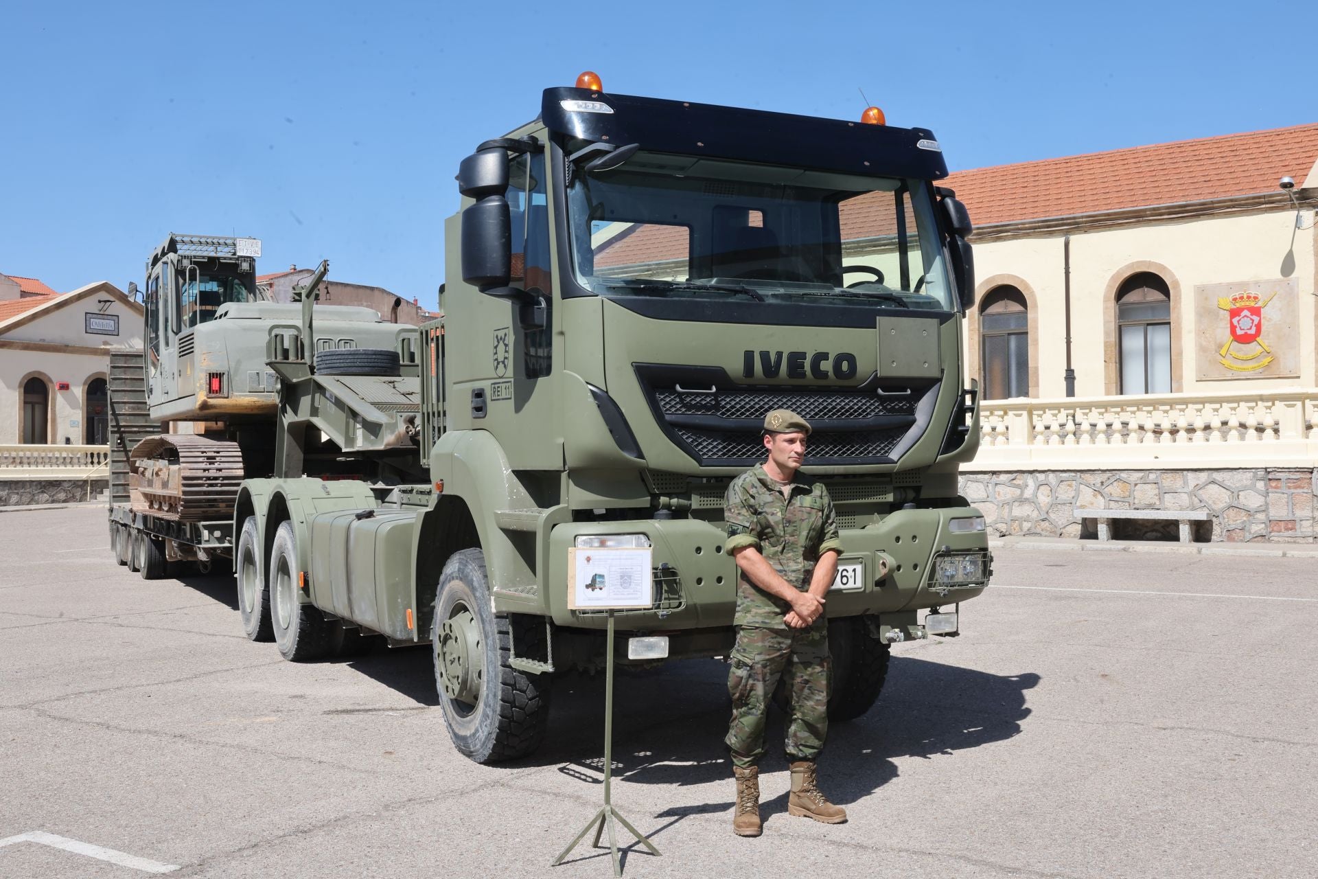 La visita de la ministra de Defensa al REI 11 de Ingenieros de Salamanca, en imágenes