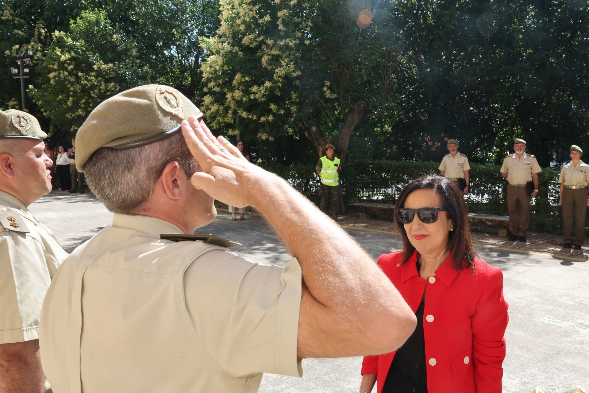 La visita de la ministra de Defensa al REI 11 de Ingenieros de Salamanca, en imágenes