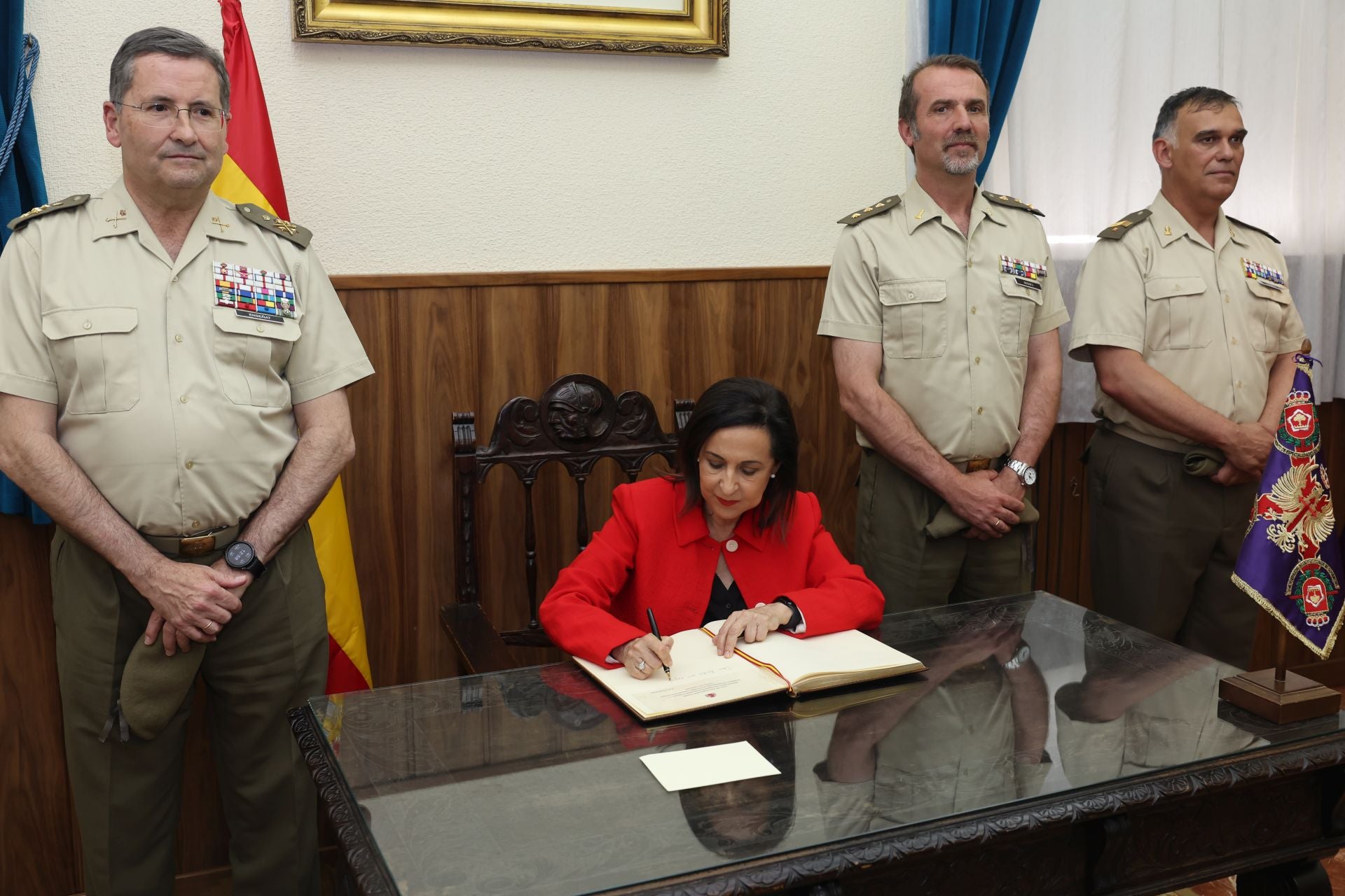 La visita de la ministra de Defensa al REI 11 de Ingenieros de Salamanca, en imágenes