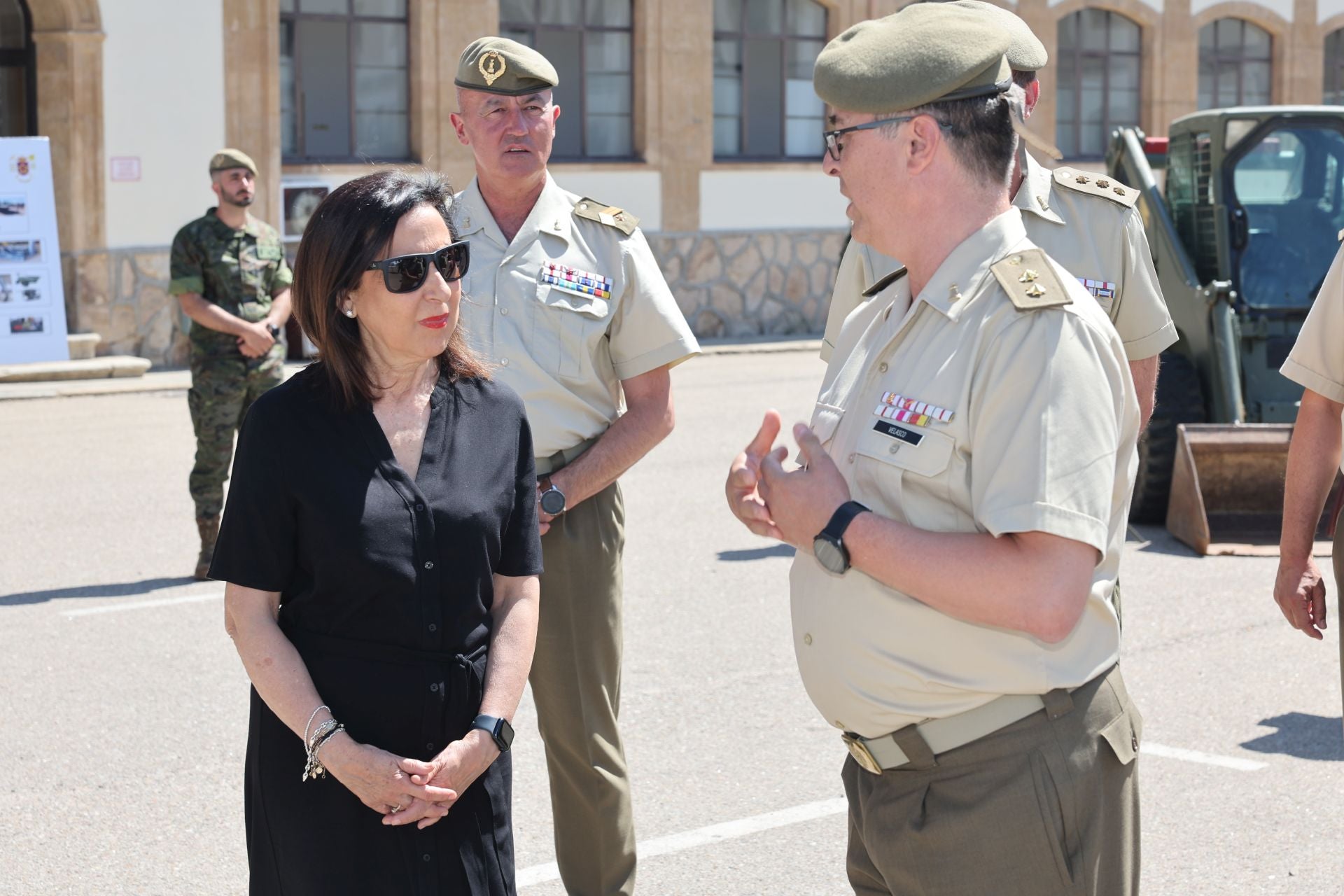 La visita de la ministra de Defensa al REI 11 de Ingenieros de Salamanca, en imágenes