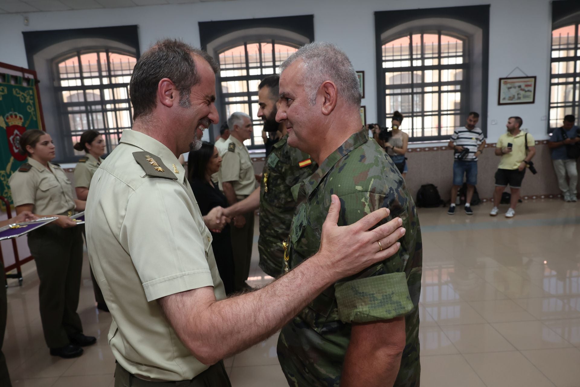 La visita de la ministra de Defensa al REI 11 de Ingenieros de Salamanca, en imágenes