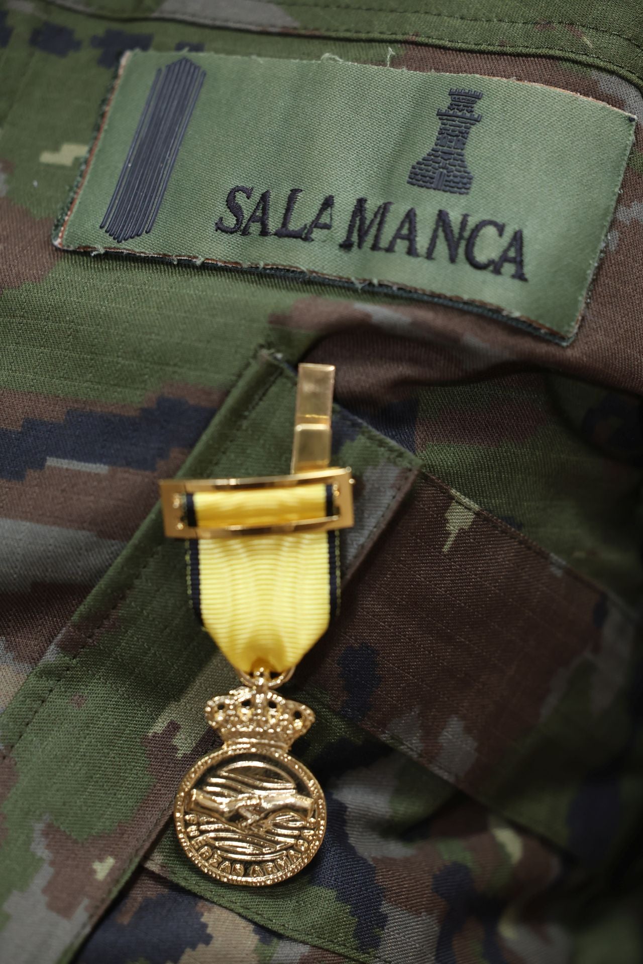La visita de la ministra de Defensa al REI 11 de Ingenieros de Salamanca, en imágenes